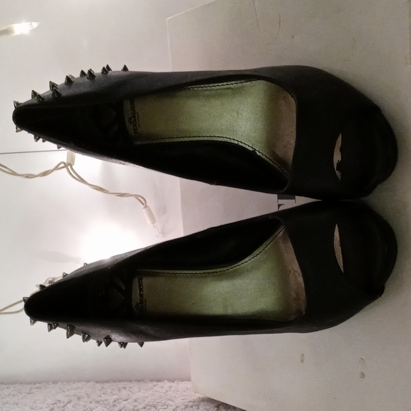 Naughty Spike, Black Leather, "Fergalicious" 3.5in High Heels.Size 8.5 M. - Picture 6 of 11